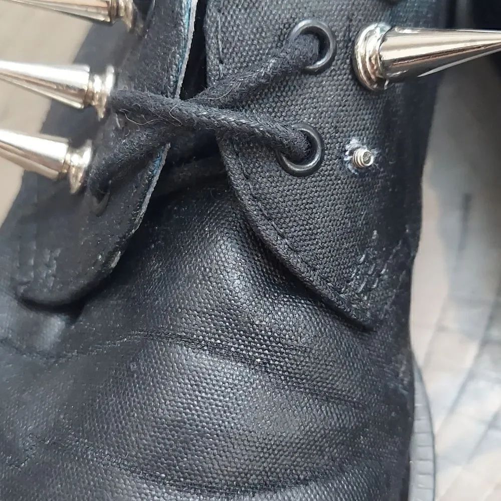 Dr. Martens Lester Black Coated Studs Spikes Shoes Sz 5 - Picture 7 of 13